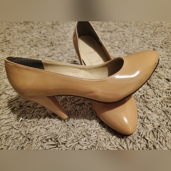 Heel tan size 8 - Picture 1 of 5